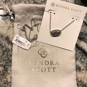 Kendra Scott necklace